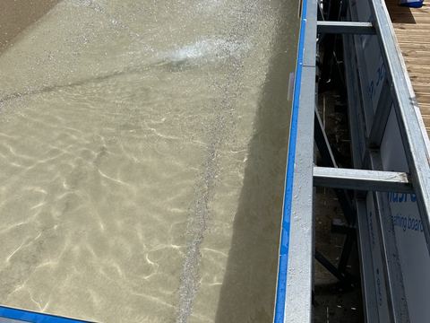 Πισίνα με liner άμμου ενώ γεμίζει